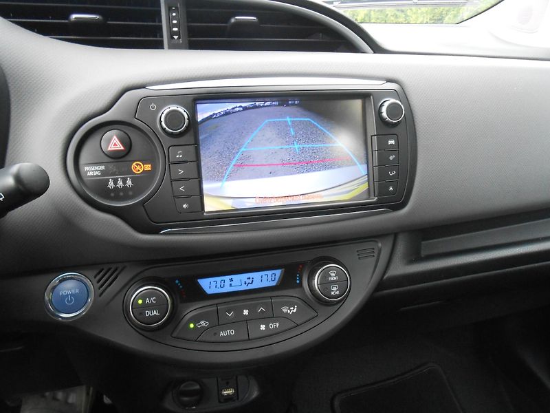 Toyota Yaris 1.5VVTiHybrid,NAVI,KAMERA,AUT - fotka 32 z 39