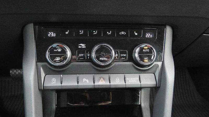 Škoda Karoq 1,5 TSI DSG Style - fotka 16 z 21