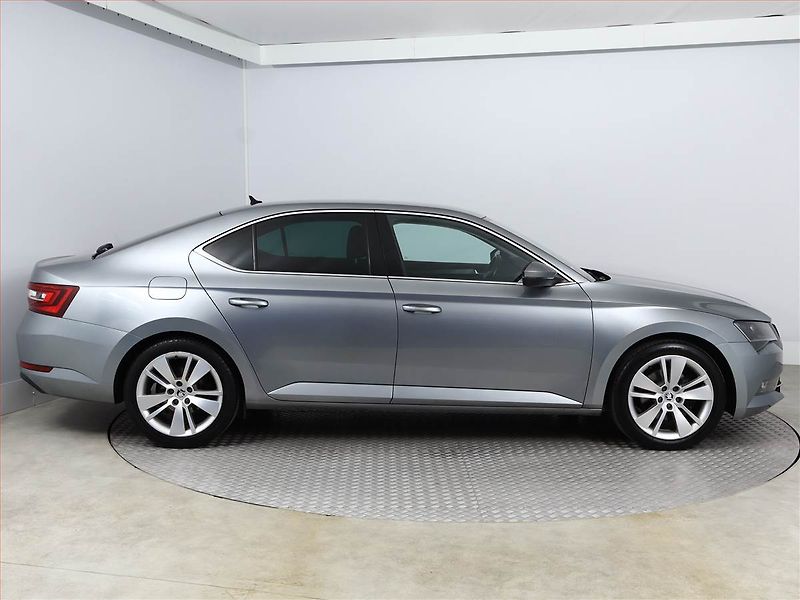Škoda Superb (2017) Style 2.0 TDI 4x4, 4X4 - fotka 6 z 20