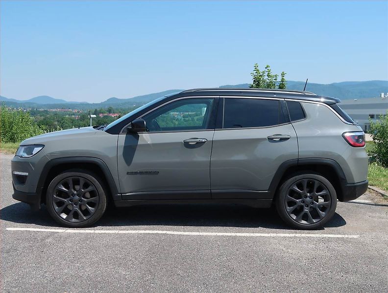 Jeep Compass (2021) 1.3 T-GDI - fotka 3 z 22
