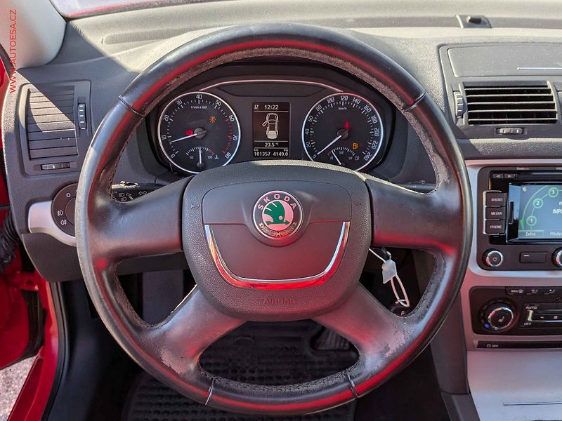 Škoda Octavia (2013) 1.4TSi, Ele, výhř.sed. - fotka 13 z 15