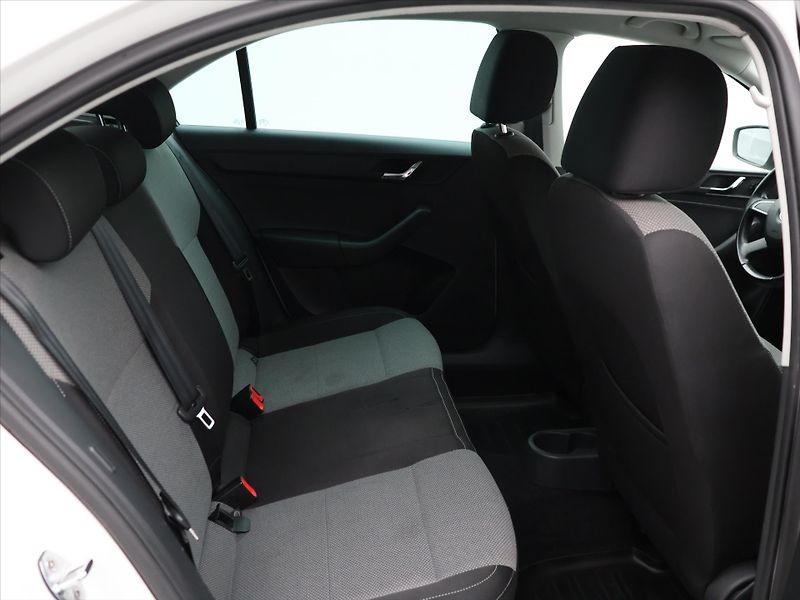 Škoda Rapid 1,2 TSI 77kW Elegance - fotka 12 z 28