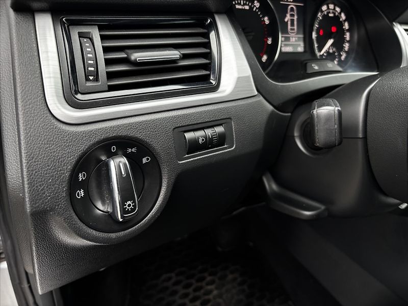 Škoda Rapid 1.2 TSi AUT.KLIMA ČR SERVIS.KN - fotka 18 z 18