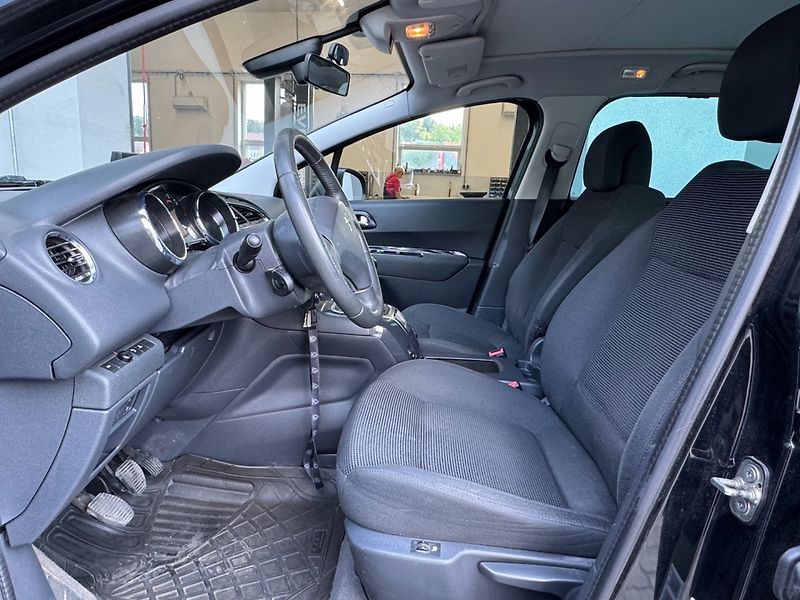 Peugeot 5008 (2012) 1.6HDi, 82kW - fotka 9 z 29