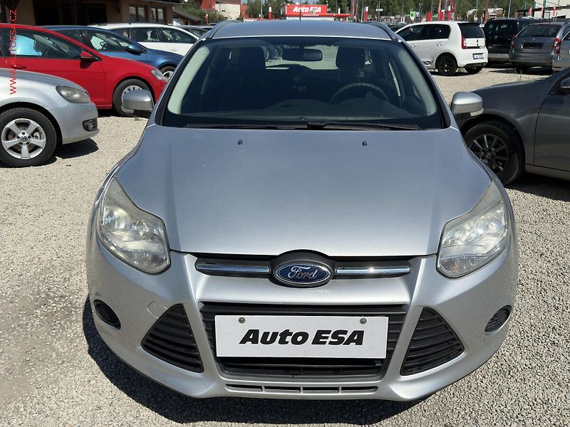 Ford Focus (2011) 1.6i, AC, park.asist - fotka 2 z 17
