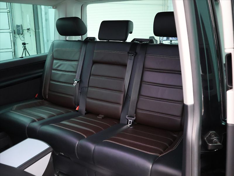 Volkswagen Multivan 2,0 TDI 146kW Highline DSG CZ - fotka 16 z 36