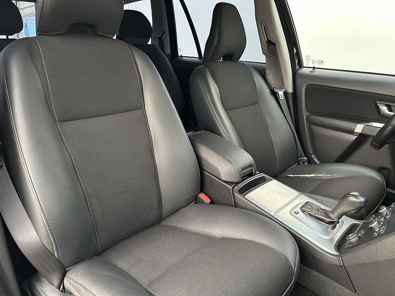 Volvo XC90 2.4 D5 4x4 Summmum - fotka 16 z 25