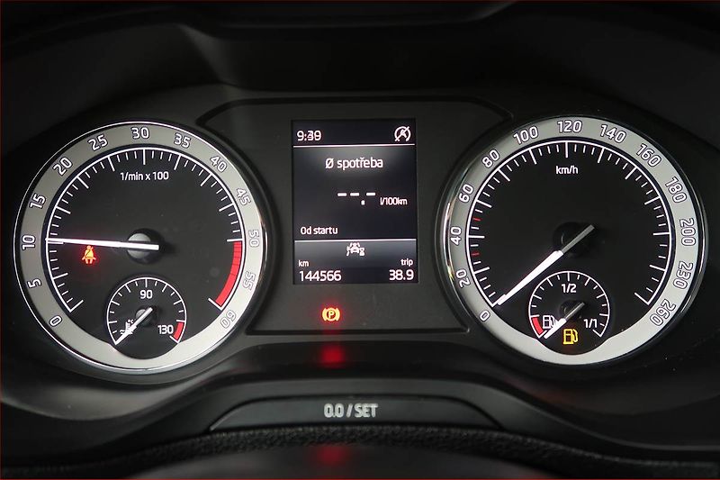 Škoda Karoq (2023) 2.0 TDI, Navi, Tempomat - fotka 11 z 15