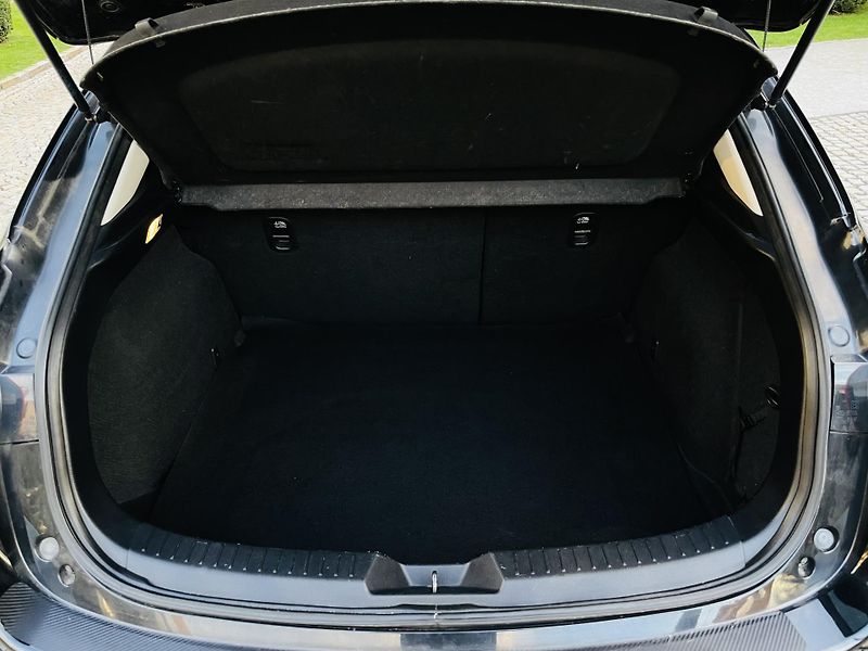 Mazda 3 2.0i MANUÁL VÝHŘEV SENZORY LED - fotka 19 z 40