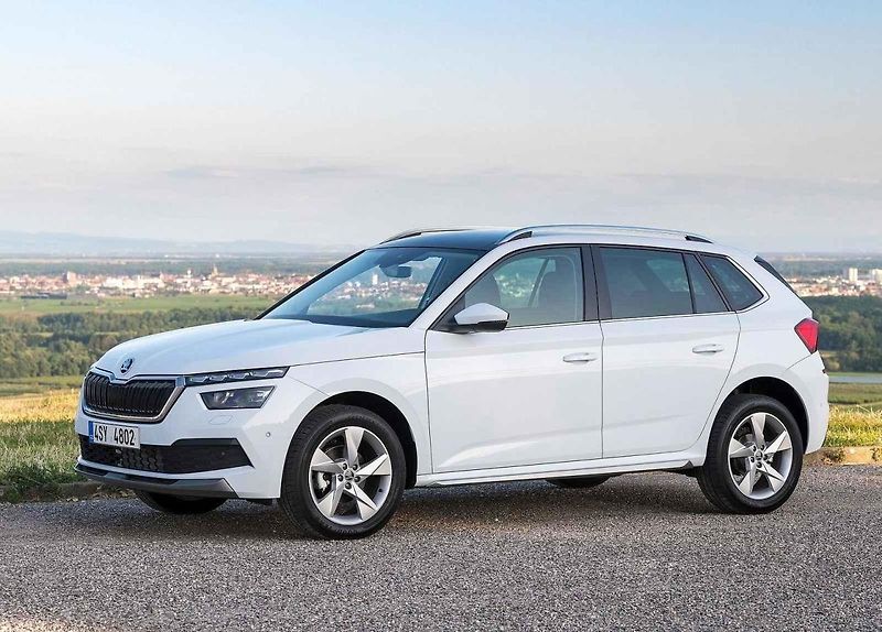 Každé desáté prodané auto u nás mělo vloni logo Škody Octavia