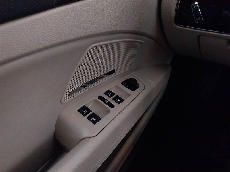 Škoda Superb (2011) Elegance 2.0 TDI, 4X4 - fotka 21 z 21