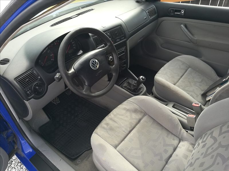 Volkswagen Golf 1,4 i 3dv. - fotka 8 z 14
