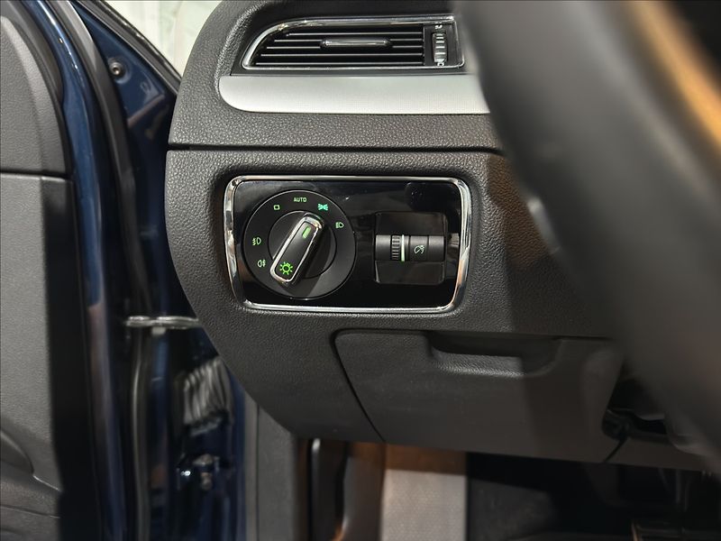 Škoda Superb 2,0   TSI DSG 147kW ELEG PANO - fotka 15 z 41