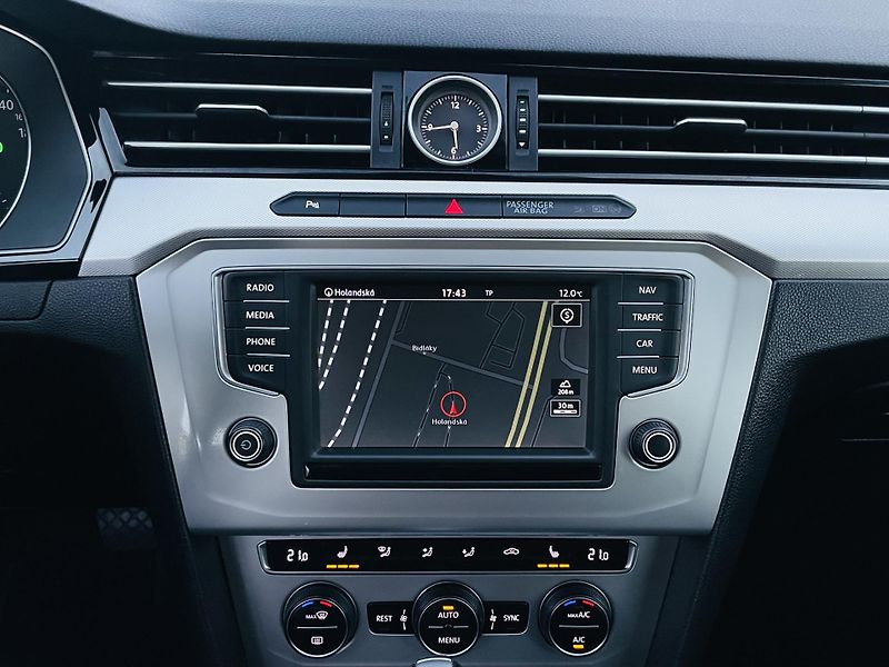 Volkswagen Passat 1.4TSI AUT TAŽNÉ SERVISKA LED - fotka 37 z 49