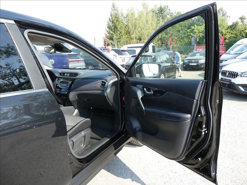 Nissan X-Trail 2,0 dCi 130kW 4x4 DPH, ČR - fotka 23 z 41