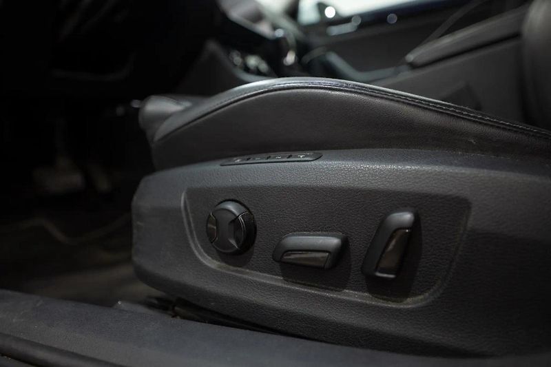 Škoda Superb 2.0 TDI 110 kW L&K - fotka 22 z 36
