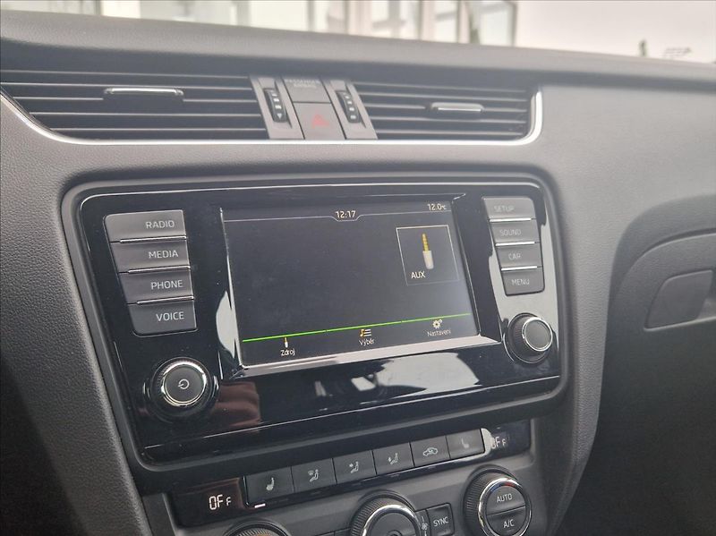 Škoda Octavia 2,0 TDI 110kW TAŽNÉ VÝHŘ. NOSI - fotka 29 z 41