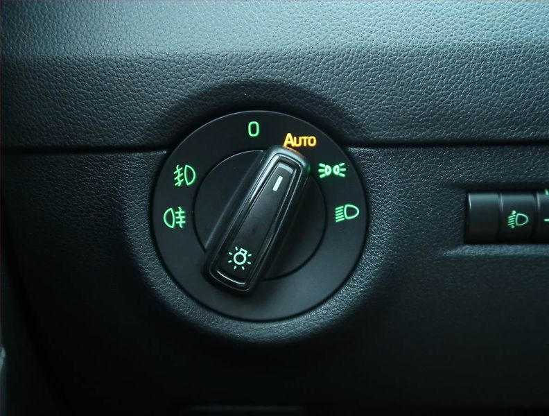 Škoda Octavia (2014) Ambition 1.6 TDI, Navi - fotka 17 z 18