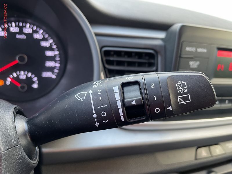 Kia Rio (2017) 1.2i, ČR, AC, tempo - fotka 16 z 19