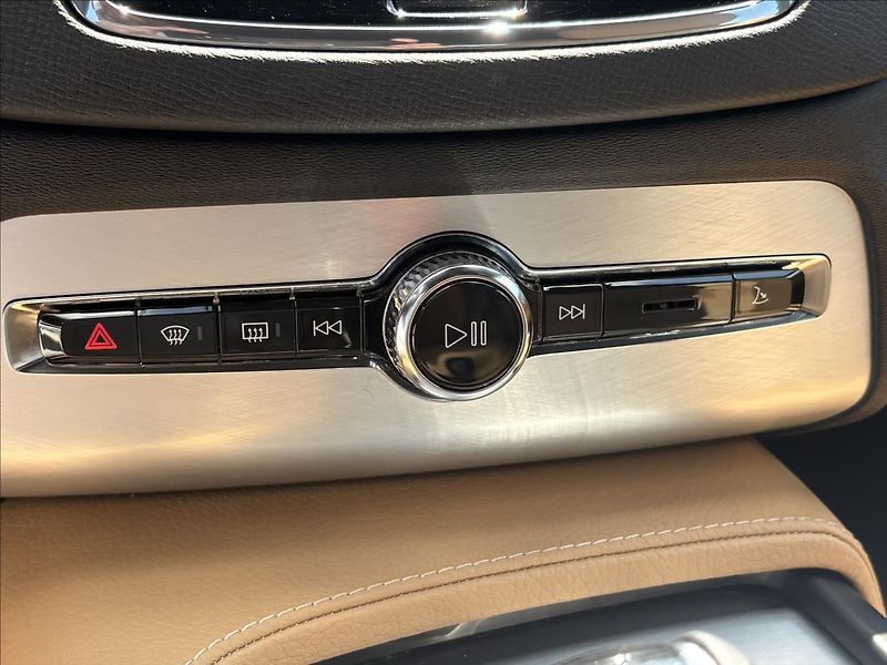 Volvo XC90 2,0 D5 173kW,Led,Kůže,ACC,1Maj - fotka 23 z 41