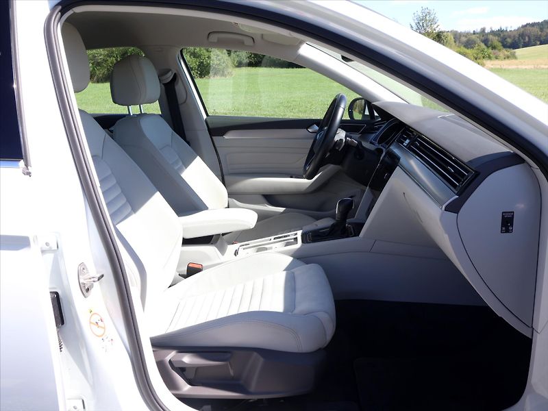 Volkswagen Passat 2.0 TDI 147kW DSG CZ Elegance - fotka 12 z 33