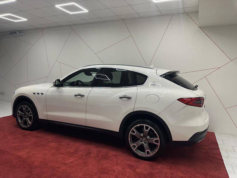 Maserati Levante (2019) Q4 Diesel*Bezklíč*CZ*TOP - fotka 3 z 17
