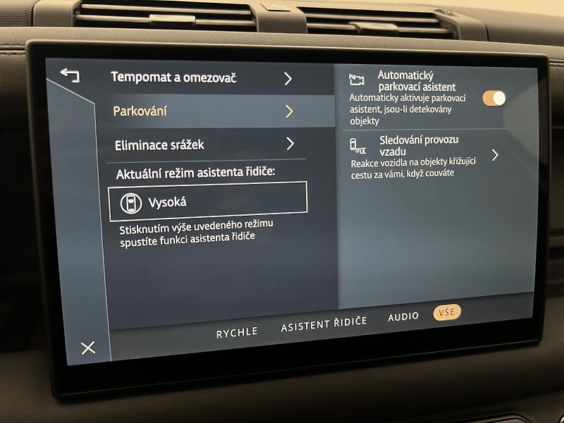 Land Rover Defender 110 D250 X-DYNAMIC SE AWD AUT  - fotka 34 z 45