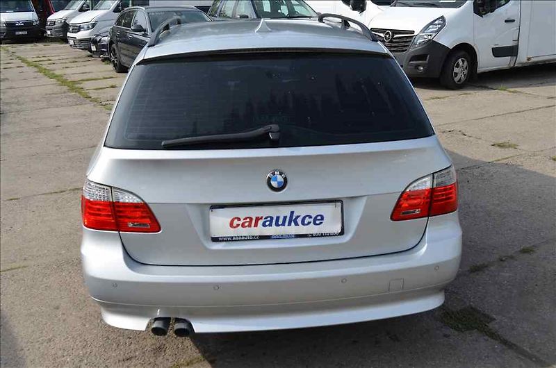 BMW Řada 5 (2008) 560 TOURING - fotka 5 z 33