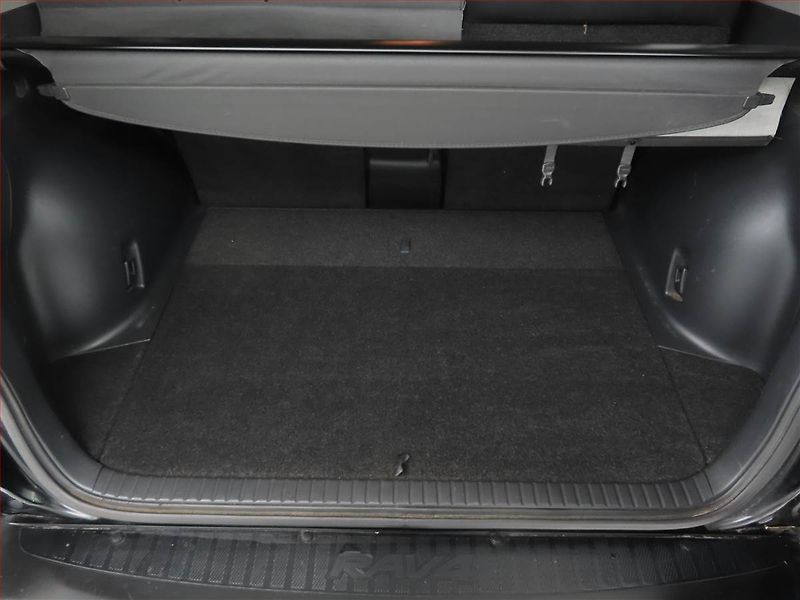 Toyota RAV4 (2011) 2.2 D-4D, 4X4, Automat - fotka 12 z 14