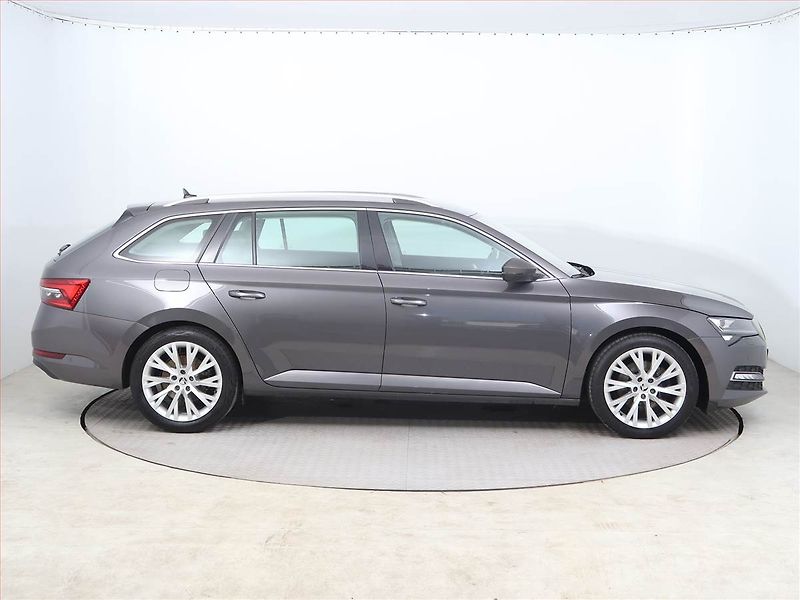 Škoda Superb (2022) Style Plus 2.0 TDI - fotka 6 z 13