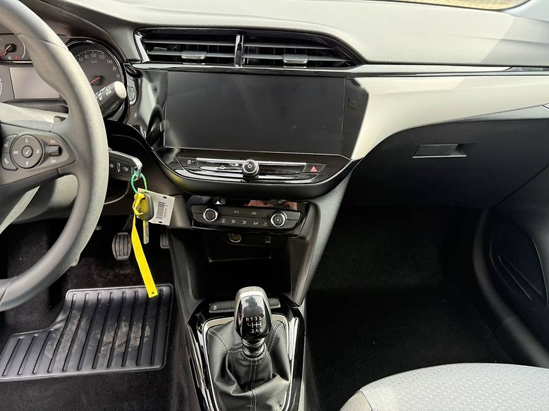 Opel Corsa Edition 1.2 TURBO (74kW/100k) - fotka 14 z 22