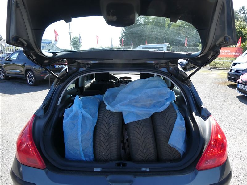 Peugeot 308 1,6 i 88kW 2x kola,klima,závěs - fotka 9 z 29