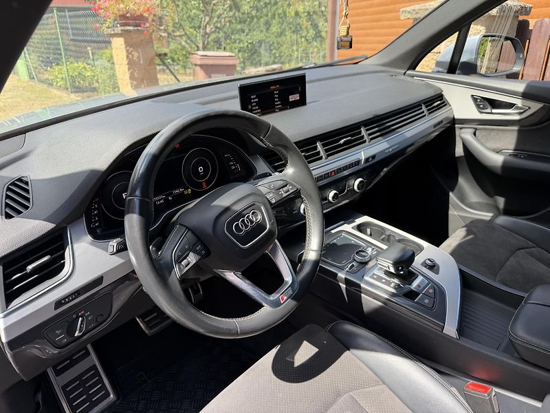 Audi SQ7 (2017) V8 4.0 TDI 320 KW (435 PS) - fotka 29 z 34