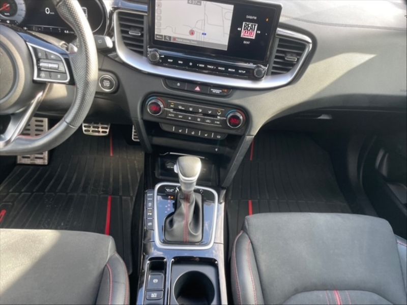 Kia ProCeed 1,6 T-GDI GT AT - fotka 10 z 11