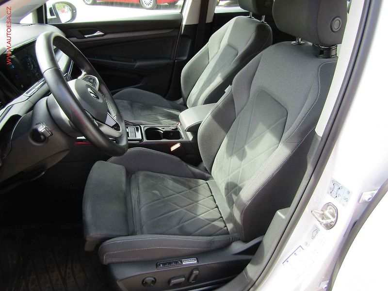 Volkswagen Golf (2022) 1.5TSi, 1.maj,ČR, LED, navi - fotka 9 z 17