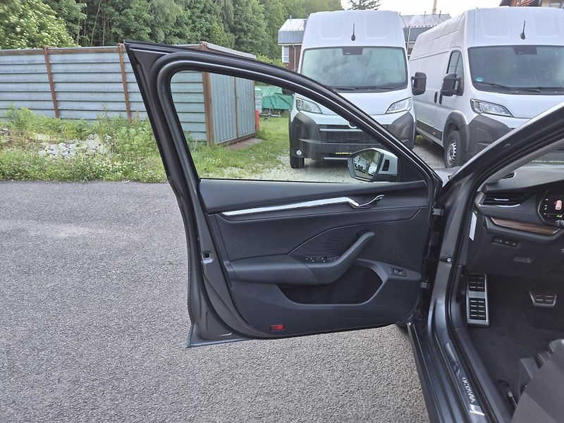 Škoda Octavia (2023) Combi Scout TDi 147kw DSG 4x4 - fotka 37 z 50