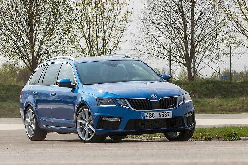Škoda Octavia Combi RS a Škoda Octavia Scout.