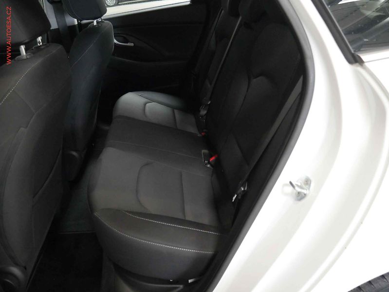 Hyundai i30 (2020) 1.6 CRDi, ČR, Style, navi - fotka 9 z 19