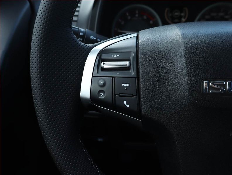 Isuzu D-Max (2017) 1.9 D, 4X4, Kůže, Navi - fotka 23 z 24
