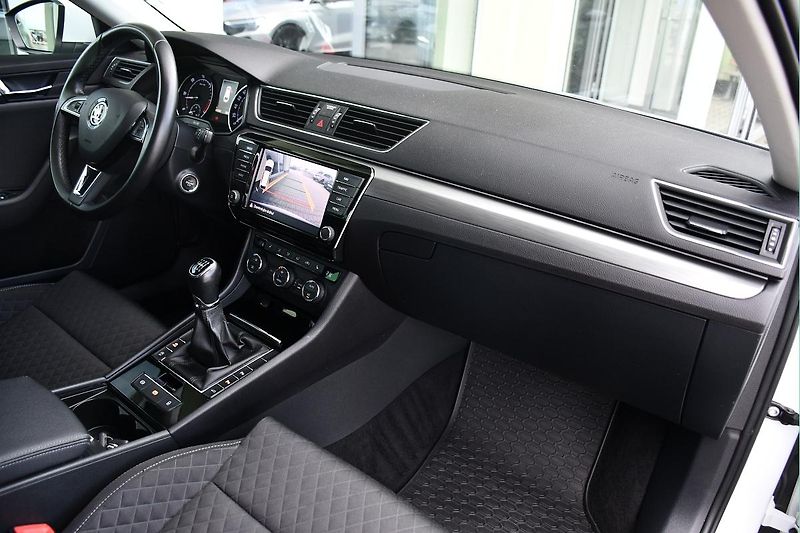Škoda Superb 1.6TDi 88kW STYLE - fotka 17 z 40