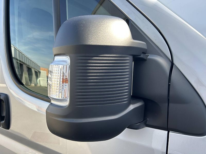 Peugeot Boxer (2025) 3300 L2H2  2,2 BlueHDi MAN6 - fotka 14 z 28