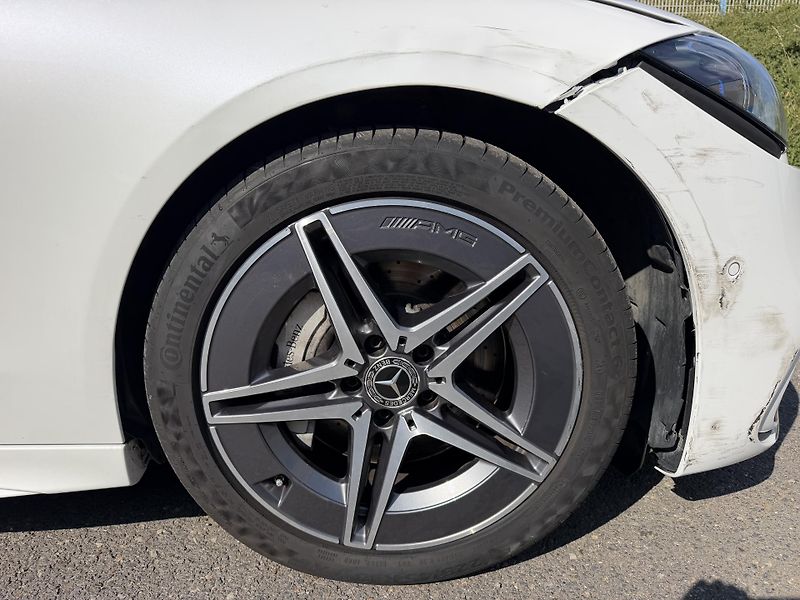 Mercedes-Benz Třídy C C 300D 195kW Kombi AMG LINE  - fotka 10 z 22