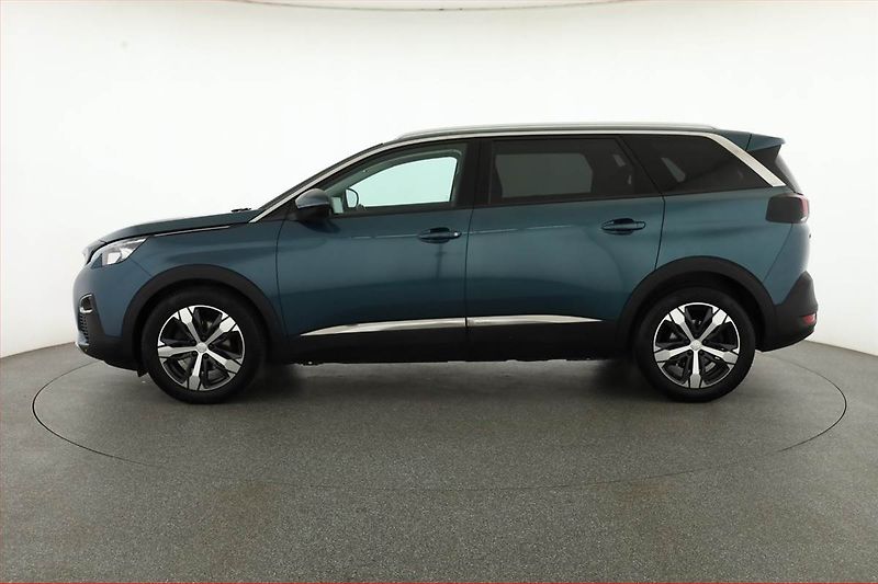 Peugeot 5008 (2018) 1.6 THP, Automat, 7 míst - fotka 3 z 21