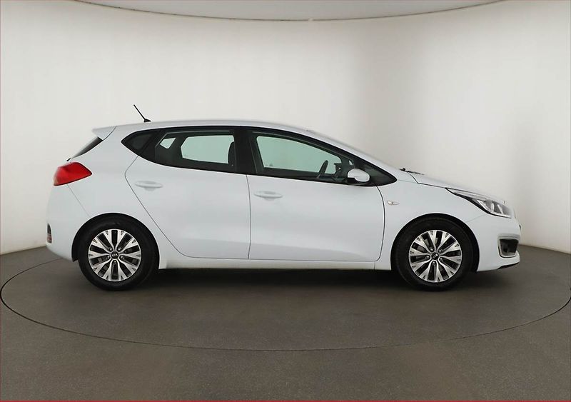Kia Ceed (2018) 1.4 CVVT, Tempomat - fotka 6 z 21