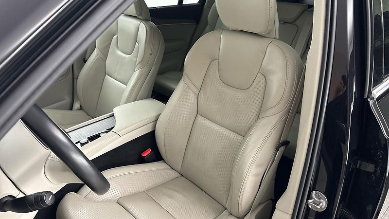 Volvo XC90 2.0 B5 AUT AWD Inscription - fotka 15 z 31