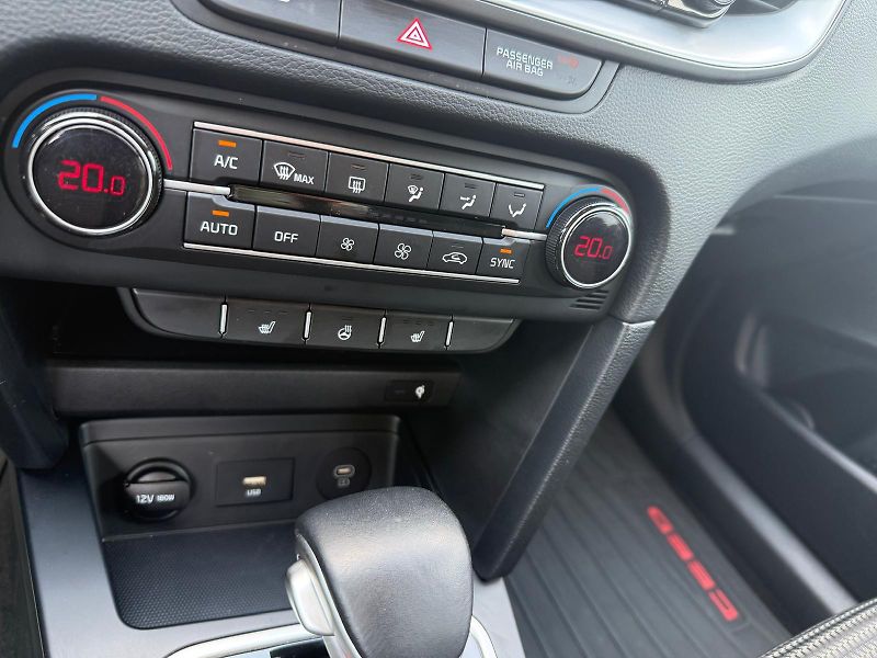 Kia Ceed 1.5 T-GDi 7DCT TOP - fotka 21 z 27
