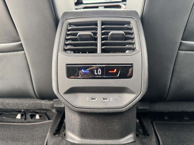 Cupra Formentor 1.5Tsi*CZ*DPH*1-MAJ*ZARUKA* - fotka 16 z 43
