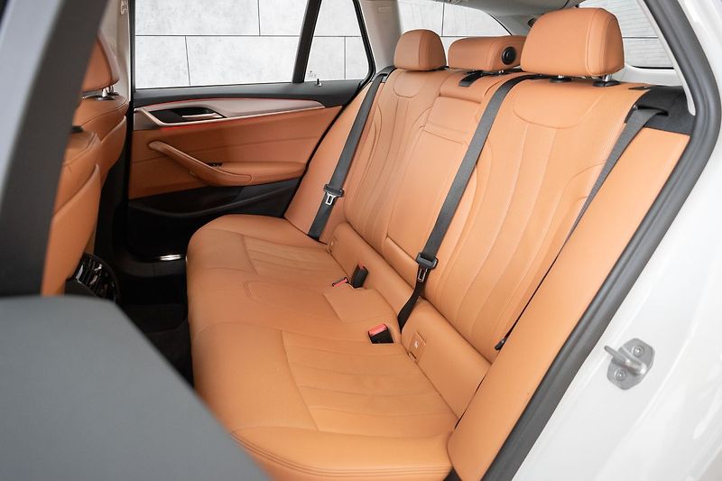 BMW Řada 5 530d xDrive*TAŽNÉ*N.TOPENÍ*ČR - fotka 15 z 48