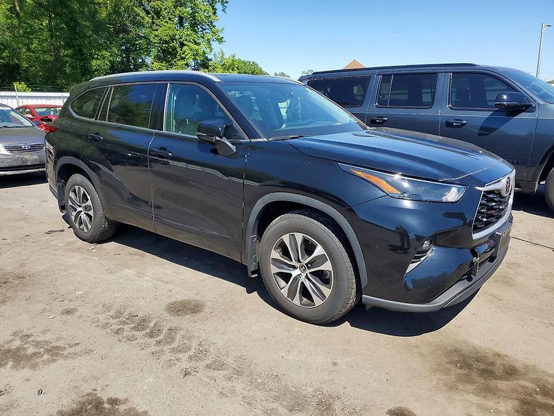 Toyota Highlander (2022) XLE  - fotka 2 z 12