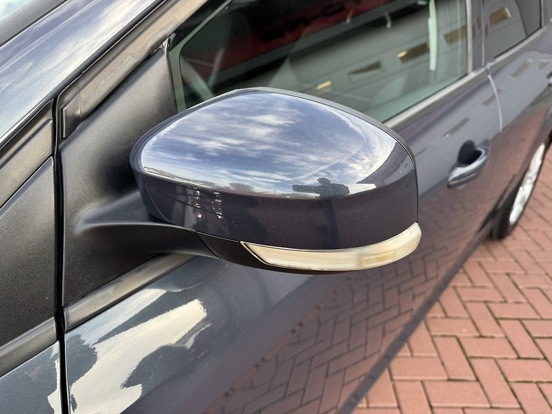 Ford Focus (2011) 1.6i Ti-VCT Klima Servis - fotka 44 z 50